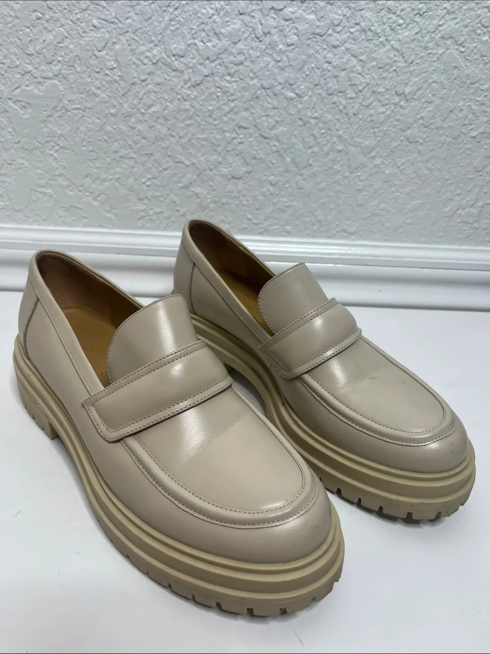 Tony Bianco Wiz Loafer Lug Sole Vanilla Capretto Leather Sz 7.5